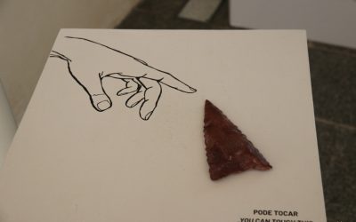 Ponta de Flexa encontrada na Gruta do Escoural em exposição