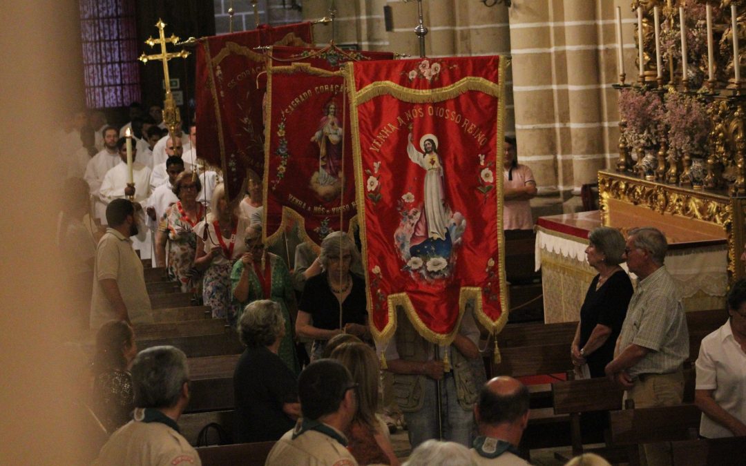 Solenidade do Sagrado Coração de Jesus celebrada na Sé de Évora. “Somos ovelhas pastoras. Havemos de ter esta dimensão de serviço ao irmão”, apelou o Arcebispo de Évora (com fotos e vídeo)