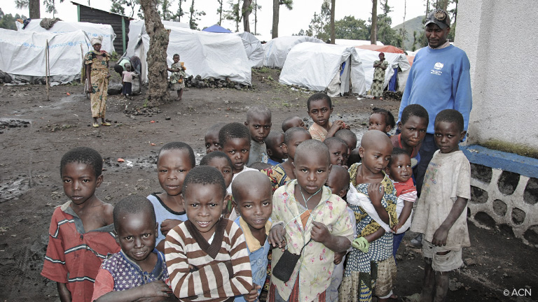 R. D. CONGO: Dezenas de pessoas massacradas, muitas delas crianças, numa Igreja Católica em Komanda, no leste do país