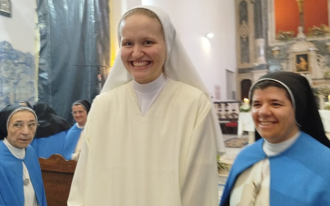 Mosteiro de Campo Maior da Ordem da Imaculada Conceição em júbilo com a tomada de hábito de Sor Markéta Maria da Alegria (com fotos e vídeos)