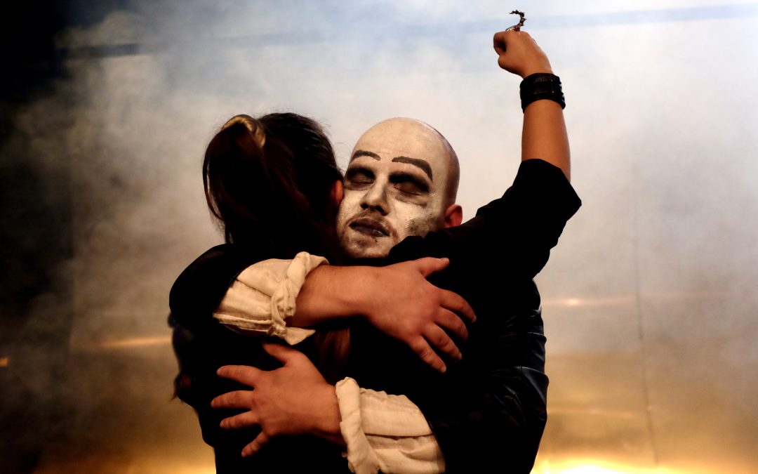 6 a 22 de Novembro, em Évora: ‘a bruxa TEATRO’ apresenta ‘Rimbaud no Dubai – A vida é um lugar perigoso’, do autor português Armando Nascimento Rosa