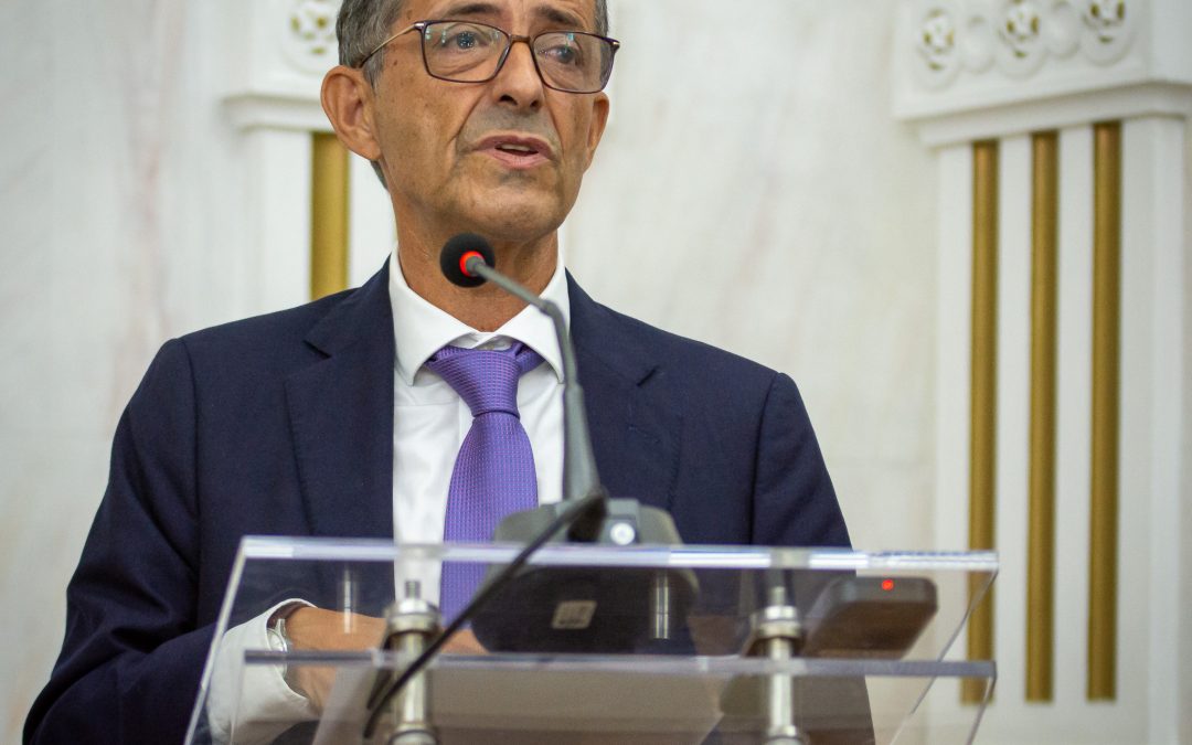 Carlos Zorrinho já tomou posse como Presidente da Câmara Municipal de Évora e afiançou que “não haverá uma Évora forte sem um Alentejo forte. Nem haverá um Alentejo forte sem uma Évora forte. Estou profundamente convencido disso e por isso trabalharei com todas as minhas forças”