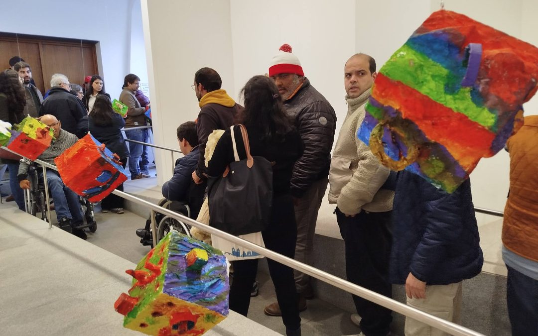 Exposição “Dentro da Caixa” promove a inclusão através da Arte em Évora (com fotos)