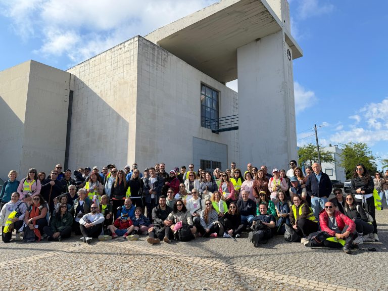 Centenas de peregrinos da Arquidiocese de Évora caminham rumo a Fátima