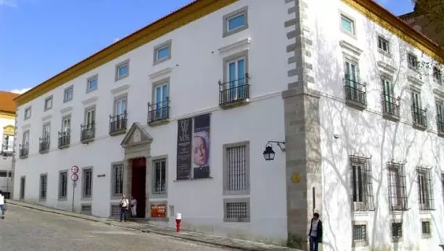 Curso breve cruza artes e literaturas no Museu de Évora